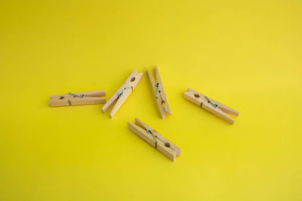 Pranchas Madeira Para Secar Roupas Fundo Amarelo — Fotografia de Stock