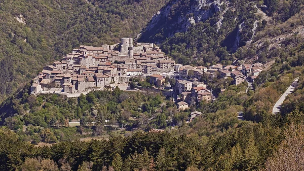 テルニ県のポリノ村の眺め — ストック写真