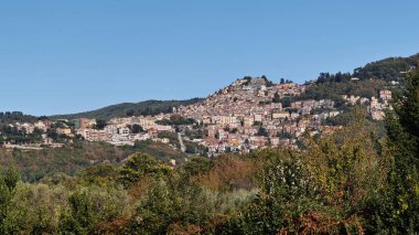 Rocca di Papa 'nın panoraması, Alban Hills' te küçük bir kasaba, Roma, Lazio, İtalya