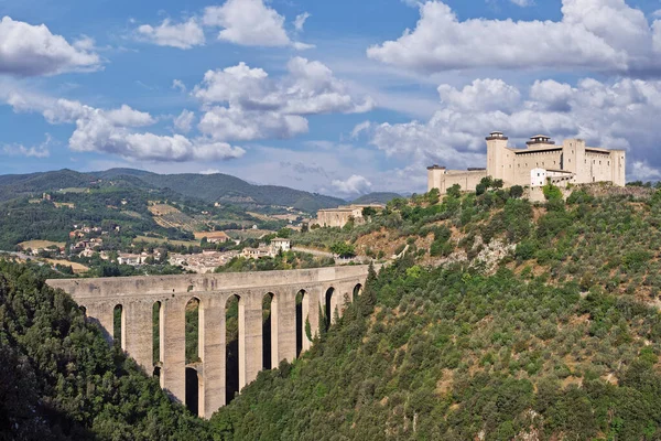 Pohled Most Věže Pevnost Albornoz Spoleto Umbria Itálie — Stock fotografie