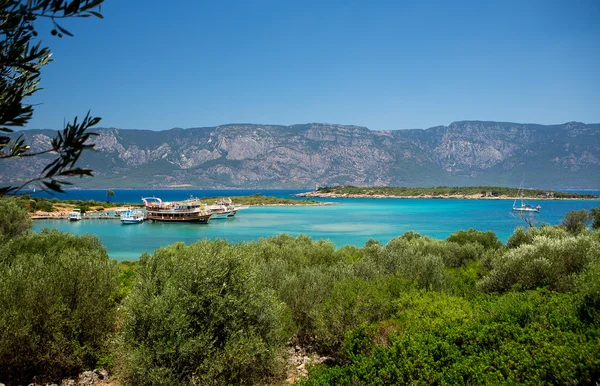 Το πλοίο στα νησιά της Κλεοπάτρας το Αιγαίο Πέλαγος, αλάνια Τουρκία — Φωτογραφία Αρχείου