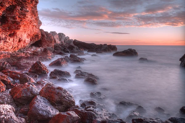 Güzel manzara mavi deniz ve dalgalar