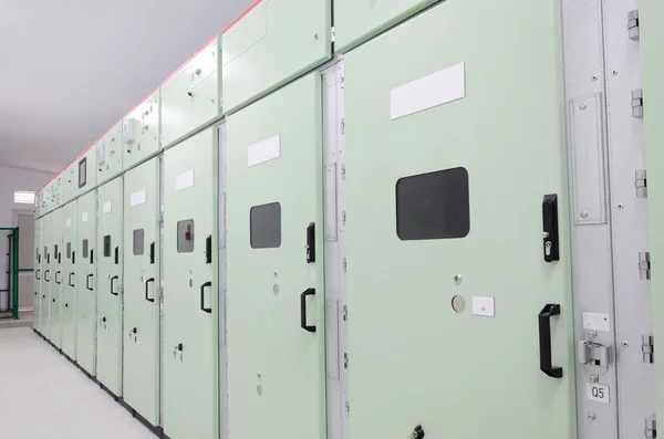Bir elektrik istasyonu kontrol odası