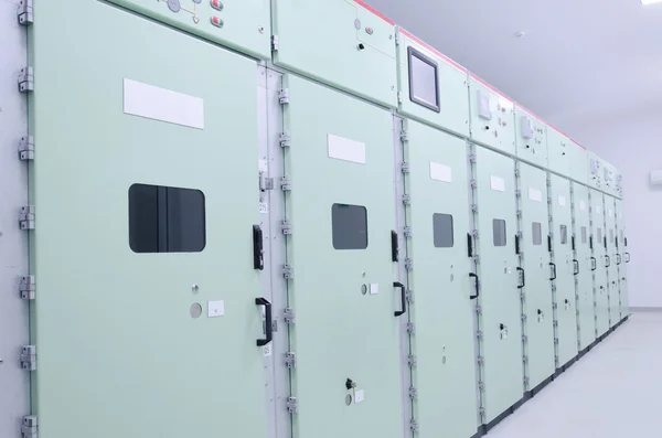 Bir elektrik istasyonu kontrol odası