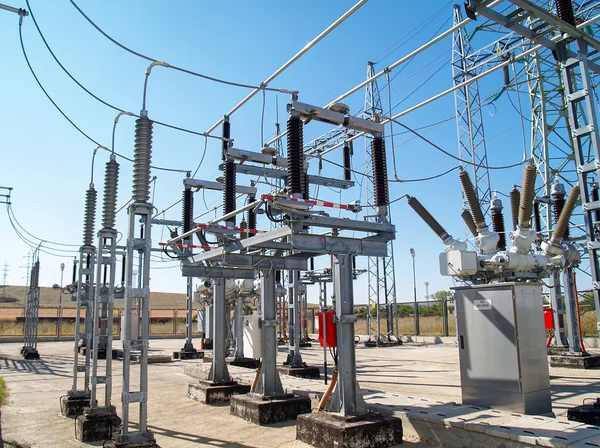 Subestação elétrica de alta tensão — Fotografia de Stock