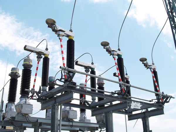 Rüzgar santralindeki yüksek voltajlı elektrik santrali