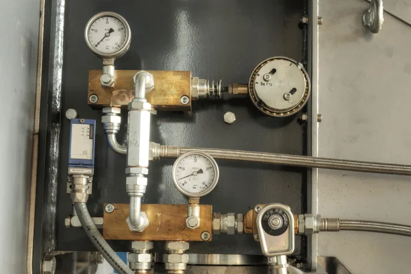 Hidrolik borular, bağlantı parçaları ve kolları