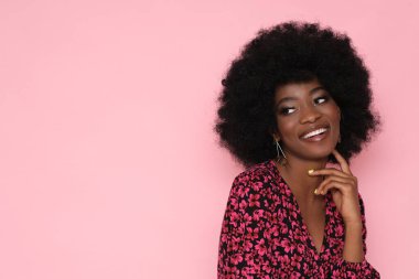 Bir baskıda kadınlık ve klas.