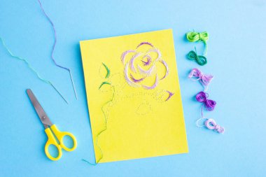 İzotolif tekniğini kullanarak bir kartpostal gülünü kendi ellerinle nasıl yapacağını. Anneler gününde, doğum gününde, adım adım, 10. adımda..