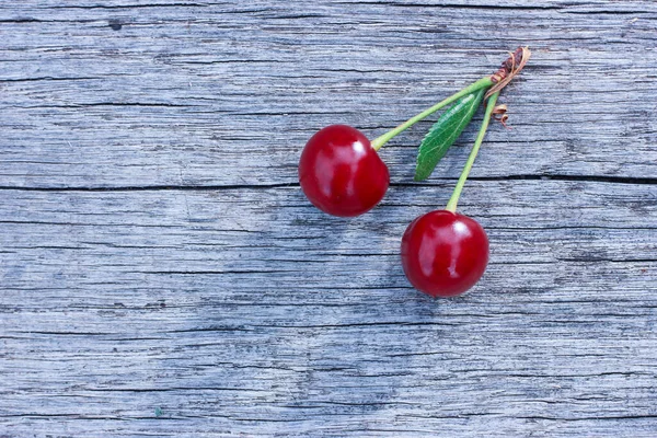 Red Cherry Wooden Background — Stock Photo, Image