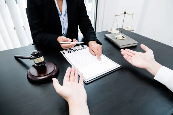 Woman Lawyer Judge Counseling Clients Judicial Justice Prosecution Scales Judges — Stock Photo, Image