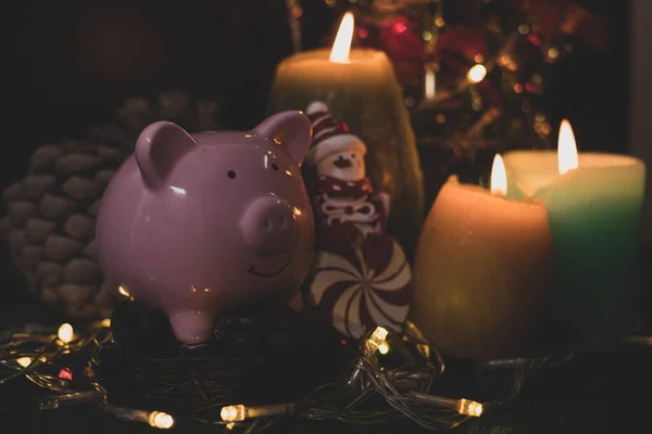 Sparschwein Mit Partylicht Bereit Mit Kerzen Weihnachtsbäumen Und Partybeleuchtung Für — Stockfoto