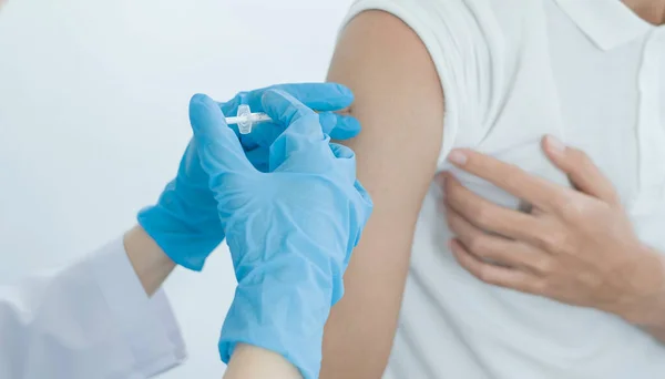 Médecins Féminins Vaccinés Avec Des Seringues Pour Prévenir Les Épidémies — Photo