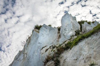Turistik Danimarka sahil şeridine beyaz kayalıklarla