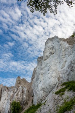 Turistik Danimarka sahil şeridine beyaz kayalıklarla