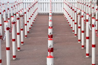 Bekleyen satır gösteren direkleri