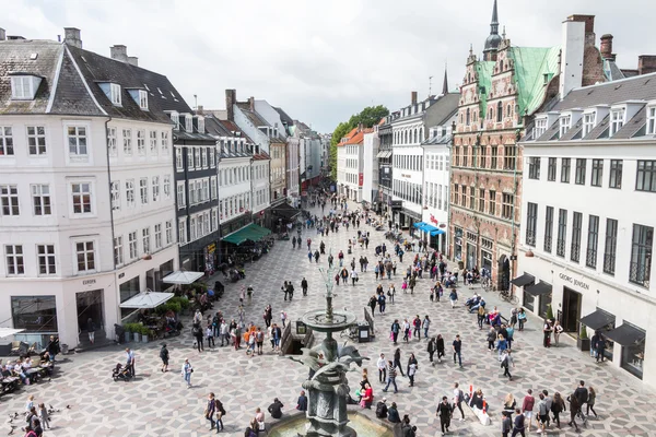 Copenhagen ciudad denmark calle stroeget compras con la gente Imagen de archivo