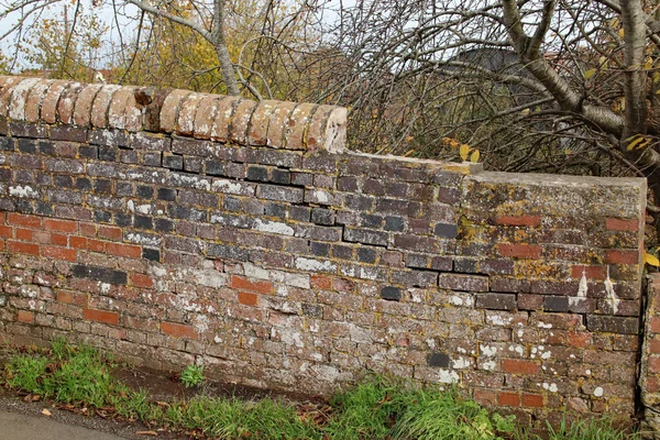 Grandes Fissures Briques Manquantes Sur Vieux Mur Briques — Photo