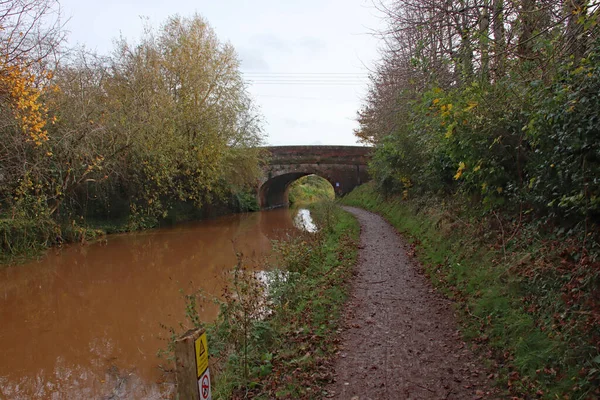 Eine Brücke Überspannt Das Trübe Wasser Herbst Auf Dem Bridgewater — Stockfoto