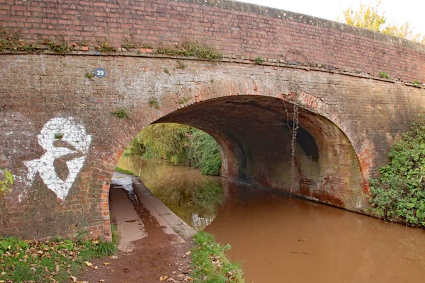 Eine Brücke Überspannt Das Trübe Wasser Herbst Auf Dem Bridgewater — Stockfoto