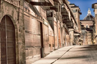 gece eski bir köprü