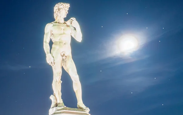 David michelangelo in un cielo stellato — Foto Stock