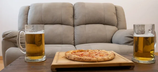 stock image two beer glasses and pizza