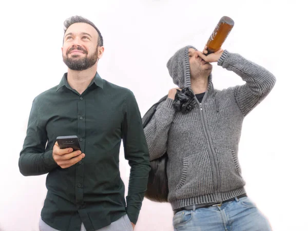 Portrait Friends One Holding Phone Another Drinking Beer — Stock Photo, Image