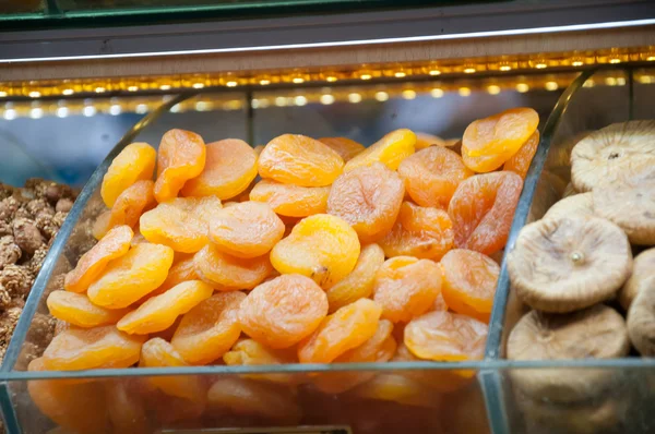 Prachtige achtergrond van gedroogde abrikozen — Stockfoto