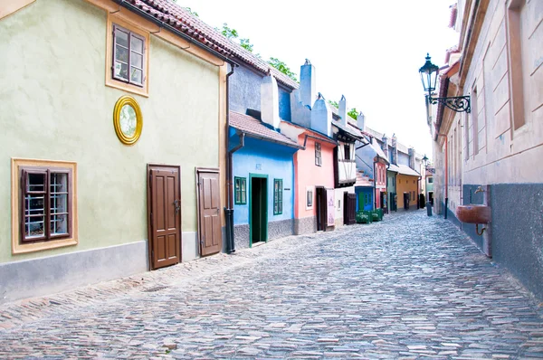 Красивый золотой переулок в Праге, Чехия Стоковое Фото