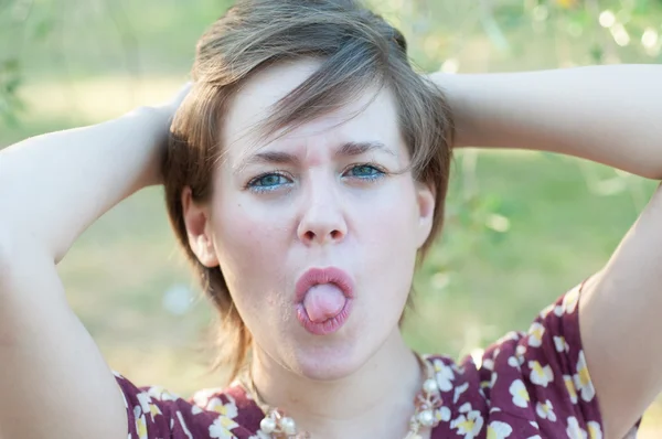 Menina no parque — Fotografia de Stock