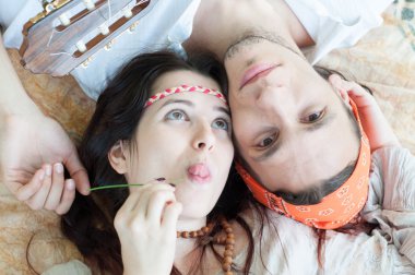 hippiler güzel arka planda