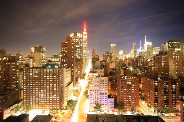 ニューヨーク市住宅街の夜景と都市の空中風景 — ストック写真