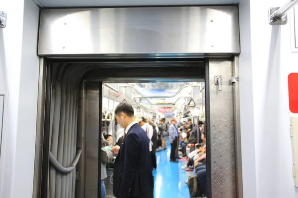 Άνθρωποι Στο Σύγχρονο Μετρό Νότια Κορέα Seoul — Φωτογραφία Αρχείου
