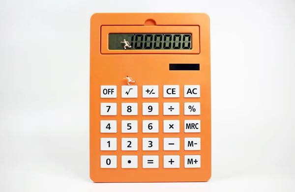 Kalkulator Postaciami Ludzkimi Białym Tle — Zdjęcie stockowe
