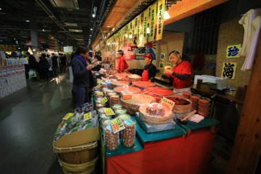 Shirahama, Japonya 'daki balık pazarı. 