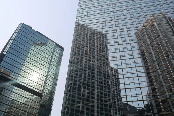 modern cam binalar kapanıyor