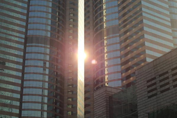 Solnedgång Mellan Moderna Glasbyggnader — Stockfoto