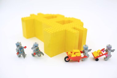 Hong Kong - Ocak 12021: Lego bloklarından yapılmış bitcoin