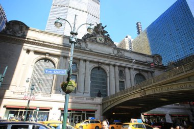 Grand Central Terminal Clock and busy passenger walk  in New York