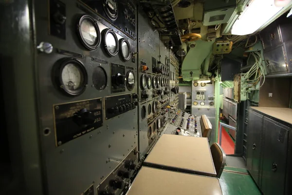 New York; 13 Ekim 2016: New York 'taki korkusuz deniz uzay müzesi. Kesici Deniz AIr Uzay Müzesi eski USS Intrepi uçak gemisini sergiliyor