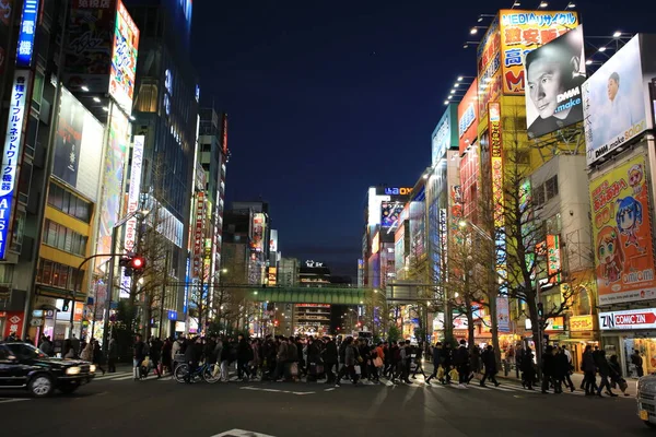 Tokyo Vista Ciudad Gente Caminando Calle Noche —  Fotos de Stock