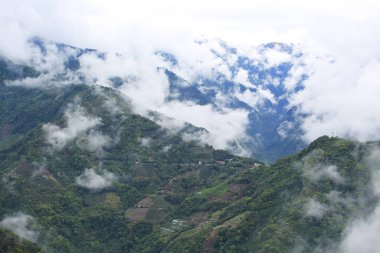 Dağlardaki güzel dağ manzarası