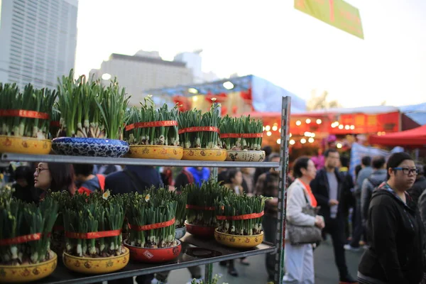 Selektiver Fokus Der Menschen Die Auf Dem Markt Gehen — Stockfoto