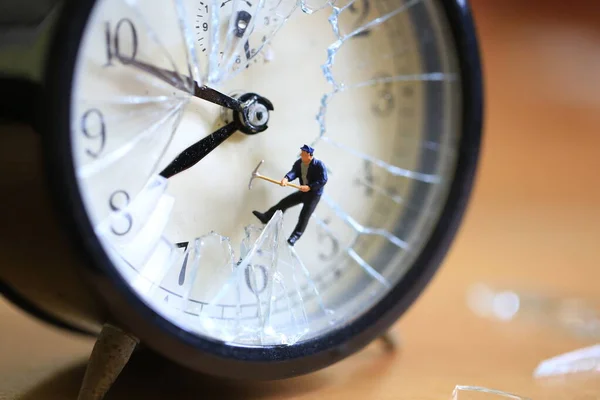 Voler Temps Homme Dans Horloge — Photo