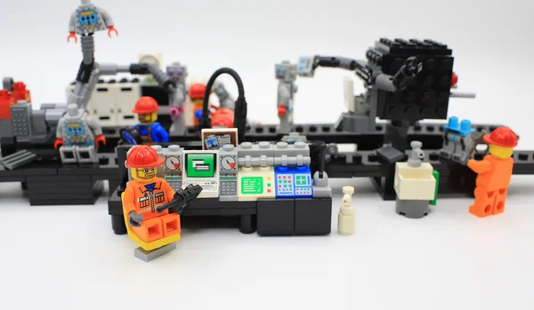 Lego Minifig in andere post — Stockfoto