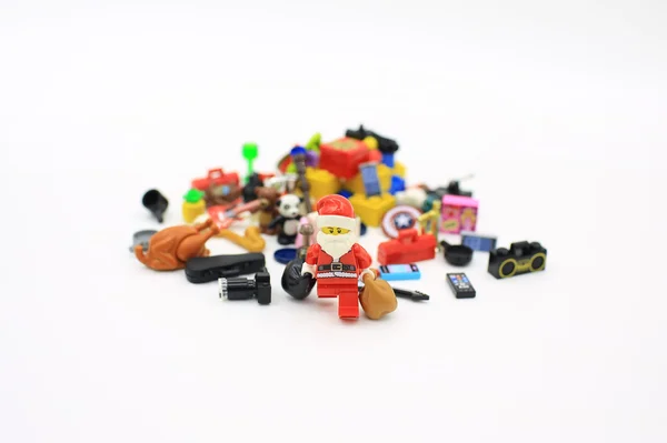 Studio shot of Lego people, combine from different set in Hong Kong on 25 May 2015.Legos are a popular line of plastic construction toys manufactured by The Lego Group in Denmark — Stock Photo, Image