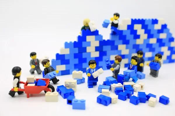 Hong Kong, 25 maja: Strzał Studio ludzi, Lego, połączyć z innego zestawu w Hong Kongu na 25 maja 2015.Legos są popularne linii z tworzywa sztucznego zabawki produkowane przez grupę Lego w Danii — Zdjęcie stockowe