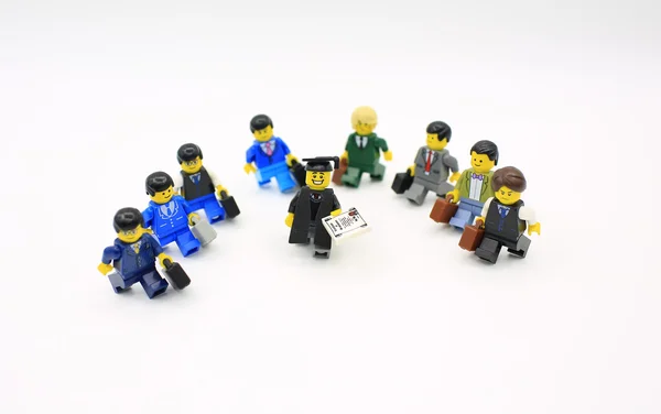 HONG KONG, 25 DE MAYO: Studio shot of Lego people, combine from different set in Hong Kong on 25 May 2015.Los Legos son una popular línea de juguetes de construcción de plástico fabricados por The Lego Group en Dinamarca — Foto de Stock