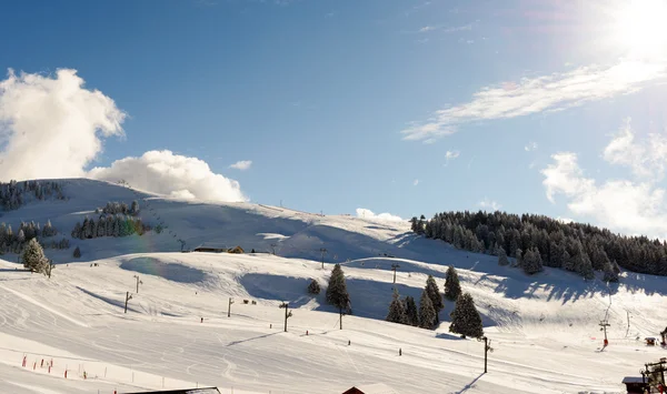 Paysage de montagne hivernal dans les Alpes françaises — Photo